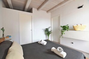 3 chambres, fer et planche à repasser, Wi-Fi gratuit, draps fournis