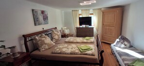 Iron/ironing board, WiFi, bed sheets - Cozy vacation home in charming nature and mountain scenery! Dogs welcome! (Abtenau)