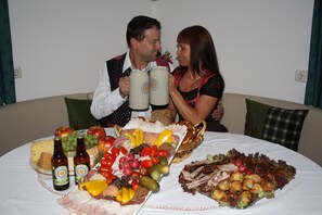 Dining - Cozy vacation home in charming nature and mountain scenery! Dogs welcome! (Abtenau)