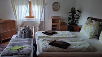 Iron/ironing board, WiFi, bed sheets