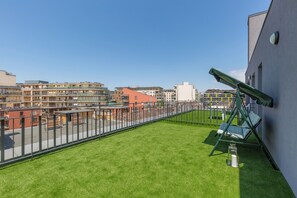 Premium Penthouse, Courtyard View | Teres/patio