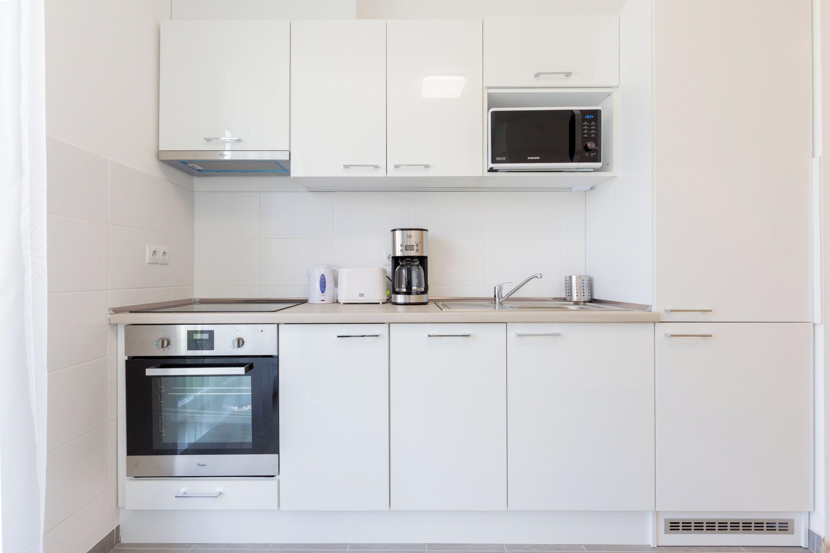 Premium Penthouse, Courtyard View | Private kitchen | Fridge, microwave