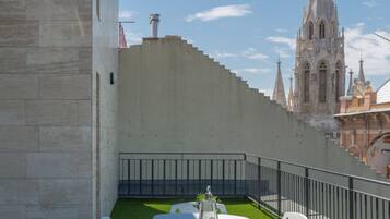 Premium Penthouse, Courtyard View | Outdoor dining