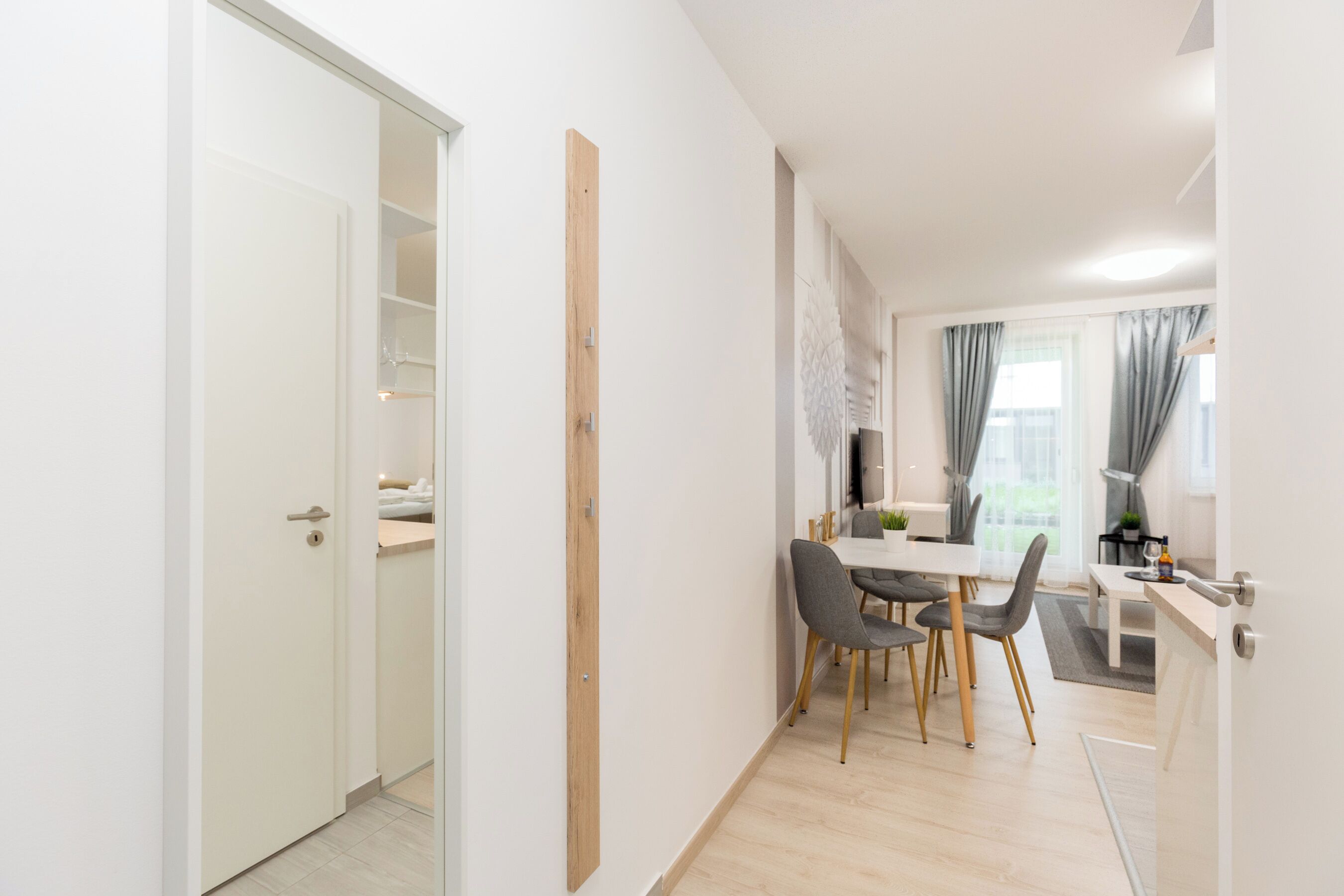 Apartment, 1 Bedroom, Courtyard View | Dining