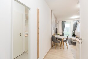 公寓, 1 間臥室, 庭園景 | 用餐區