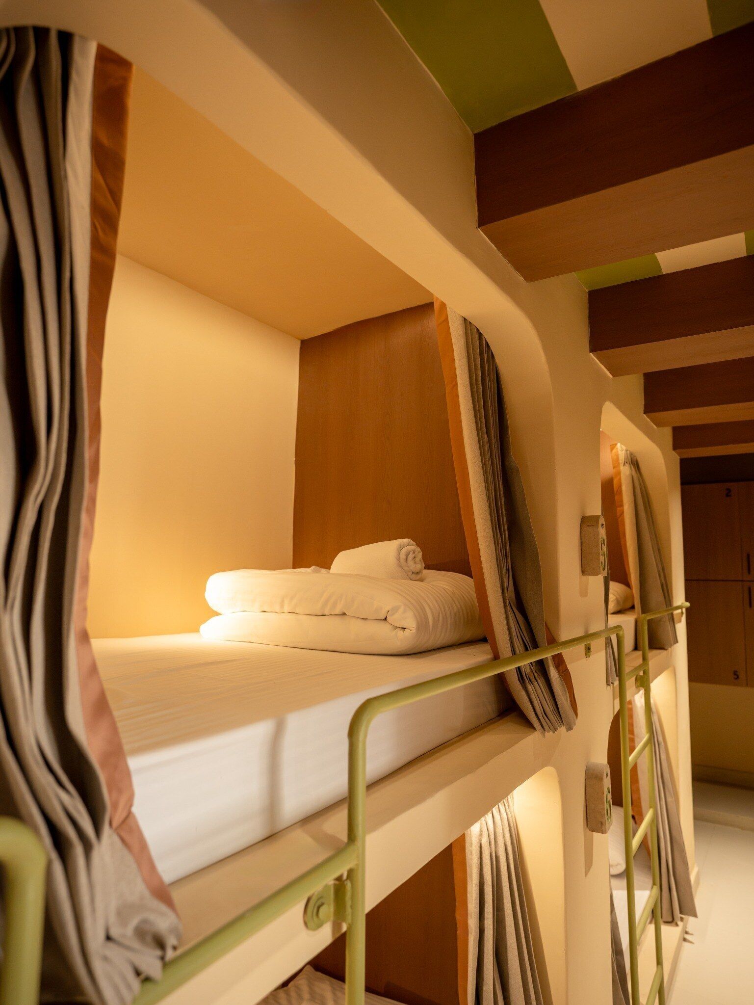 Luxury Shared Dormitory | Free WiFi