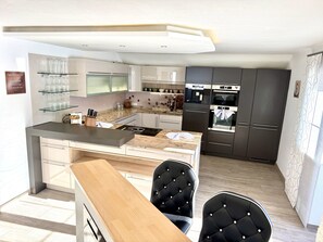 Fridge, microwave, oven, dishwasher - Feel Free 95 Apartment (Haus im Ennstal)