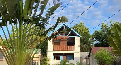 CASA DENISE ILE SAINTE MARIE VOHILAVA MADA
Maison neuve toute équipée et jardin