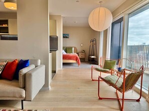 TV - Boutique City Centre Apartment, Balcony, Parking (Manchester)