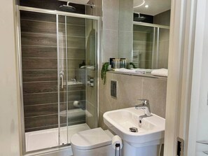 Bathroom - Boutique City Centre Apartment, Balcony, Parking (Manchester)