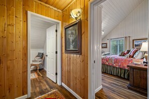4 habitaciones, tabla de planchar con plancha, wifi y ropa de cama 