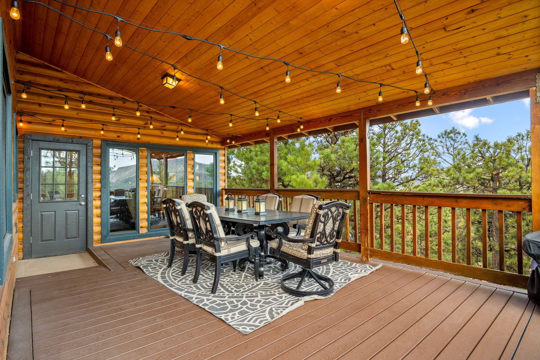 屋外ダイニングエリア