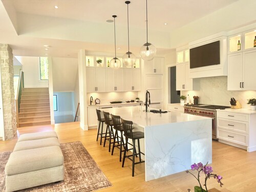 FIFA World Cup. Brand new 6 BD, 8 BA, Whiskey Room, Games room+ more