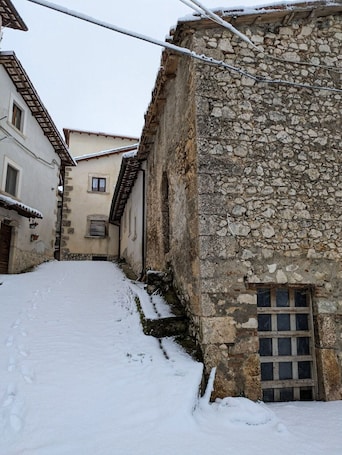 Exterior. Lucoli Antico - Vado Lucoli