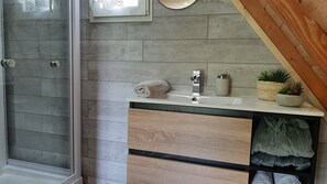 Hair dryer, towels, soap, toilet paper - Cabane du Trappeur - Private Jacuzzi Spa, panoramic terrace & nature (Ferdrupt)