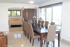 Dining - Luxury home, wifi, swim spa, central location (Taupō)