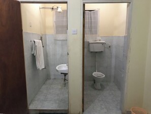 Standard Double Room | Bathroom | Shower, slippers, towels, soap - Kelvian Hotel Wote (Wote)