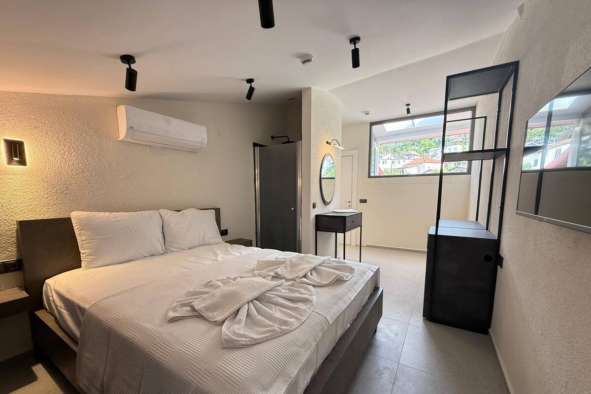 Double Room, Balcony, Mountain View | Ruang kerja komputer riba, Wi-fi percuma 