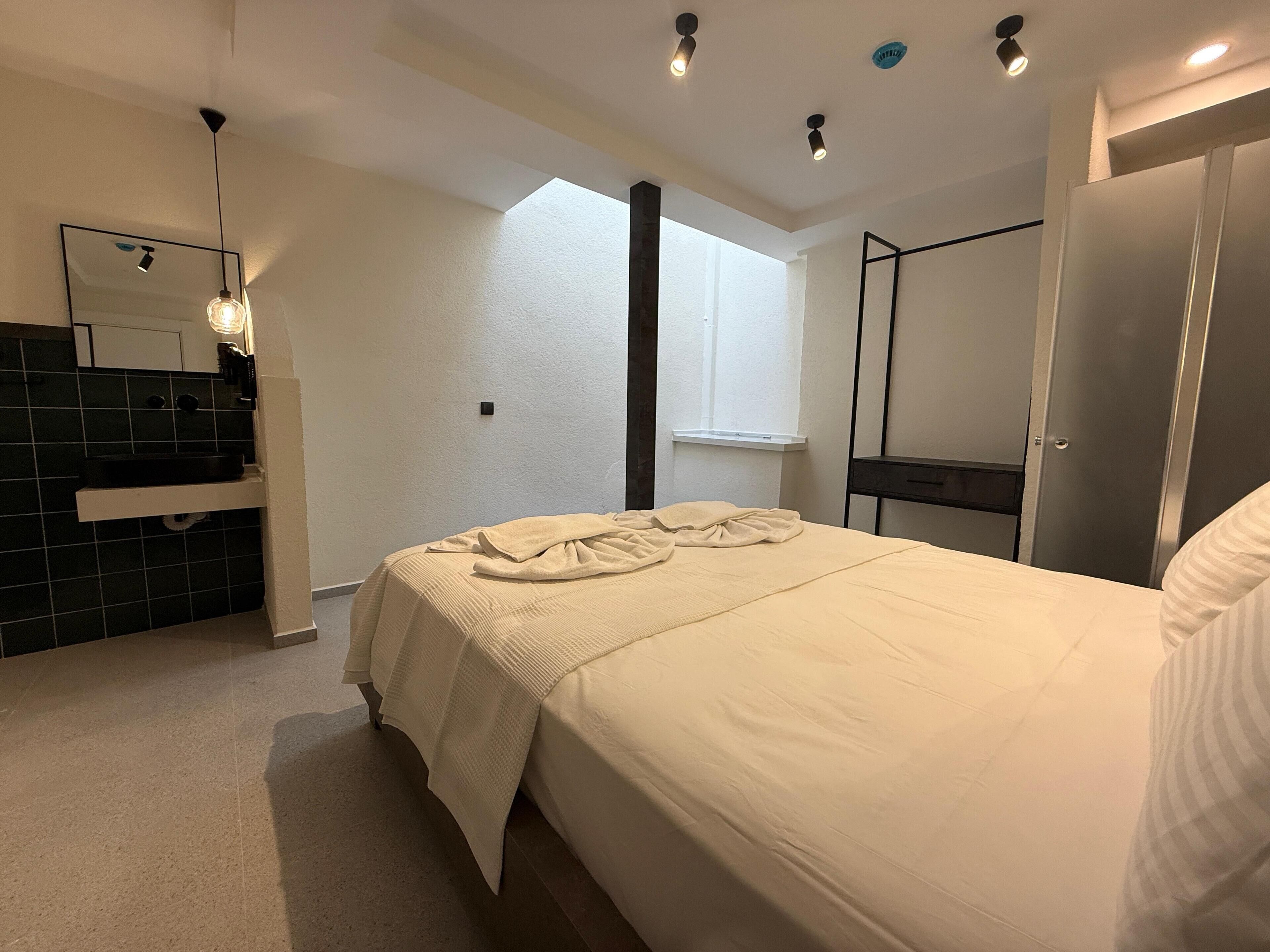 Double Room, Private Bathroom | Laptop workspace, free WiFi