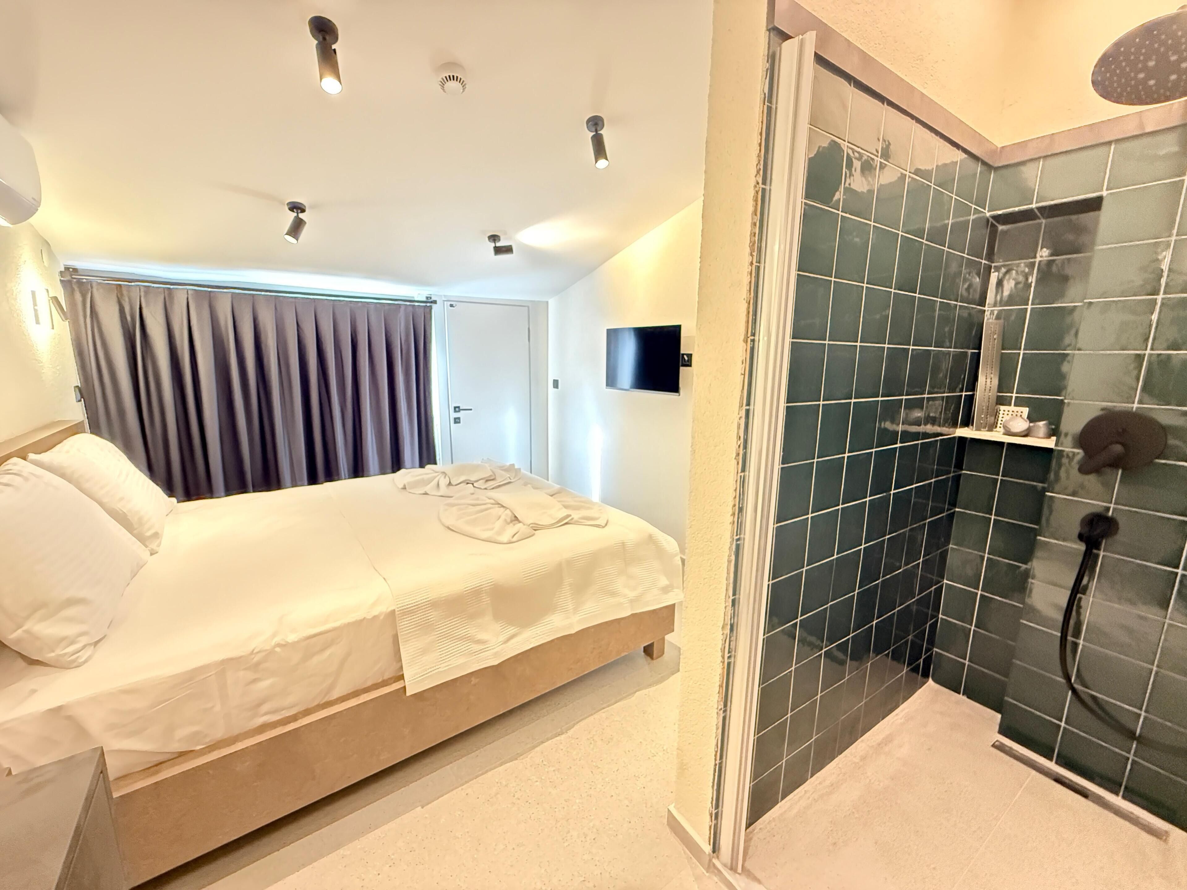 Quarto casal, para fumantes, sacada | Espaço de trabalho para notebook, Wi-Fi de cortesia