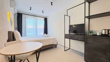 Double Room, Private Bathroom | Laptop workspace, free WiFi
