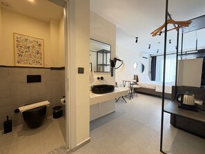 Quarto casal, banheiro privativo | Banheiro | Chuveiro, produtos de toalete grátis, secador de cabelo 