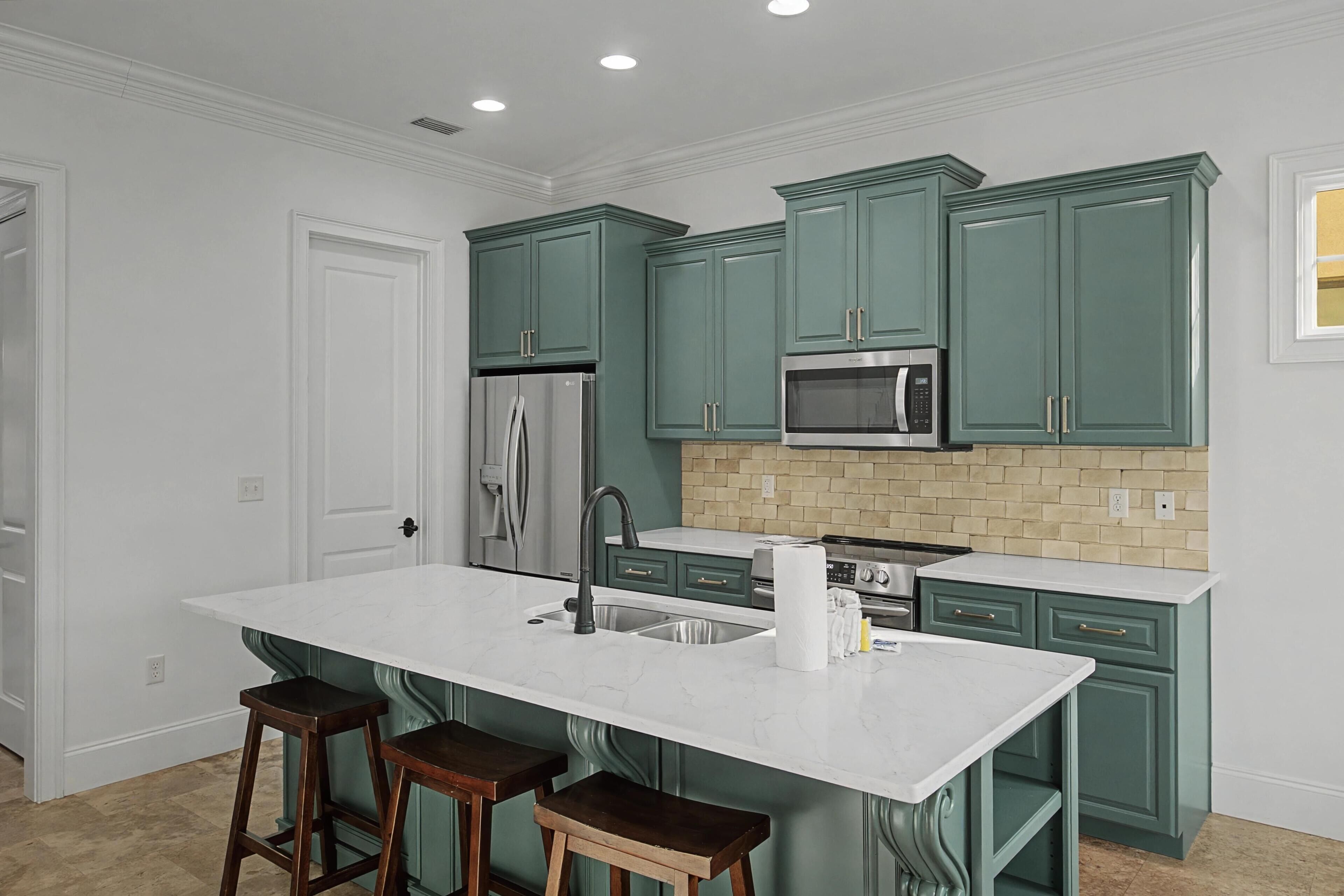 Refrigerador, microondas, horno y parrilla de estufa 