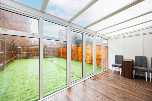 Private Garden & Parking | Entire Home Thamesmead