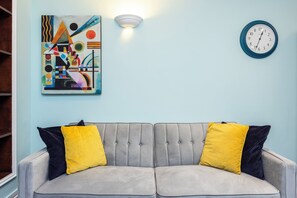Smart TV - Private Garden & Parking | Entire Home Thamesmead (London)