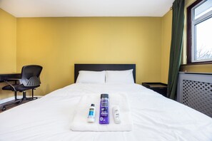 5 bedrooms, desk, iron/ironing board, free WiFi