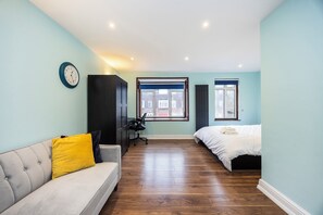 5 bedrooms, desk, iron/ironing board, free WiFi