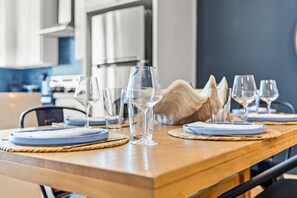 Dining - Waterfront designer haven with marina views. Enjoy luxury hotel reliability, high-end finishes, and a private balcony. Laptop-friendly with fast WiFi & 24/7 concierge. 100% photo-accurate—skip the letdown, embrace the luxe. 🌊🥂 (SOUTH PADRE ISLAND)