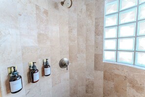 Shower, shampoo - Villa 10, Beachfront Las Palmas Resort (Puerto Peñasco)