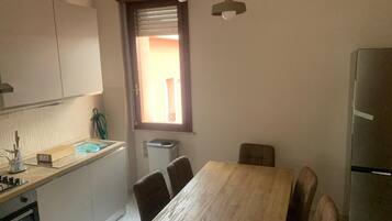 Kühlschrank, Ofen, Herdplatte, Geschirrspüler