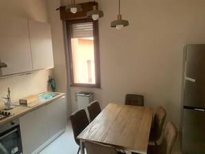 Frigorífic, forn, placa de cuina i rentaplats