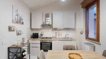 Kühlschrank, Ofen, Herdplatte, Geschirrspüler