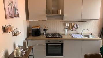 Réfrigérateur, four, plaque de cuisson, lave-vaisselle