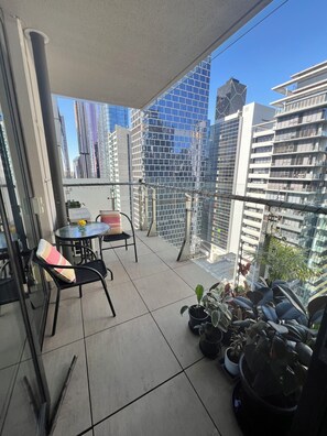 Outdoor dining - Shared Apartment-Private bedroom/bathroom in Melbourne CBD (West Melbourne)