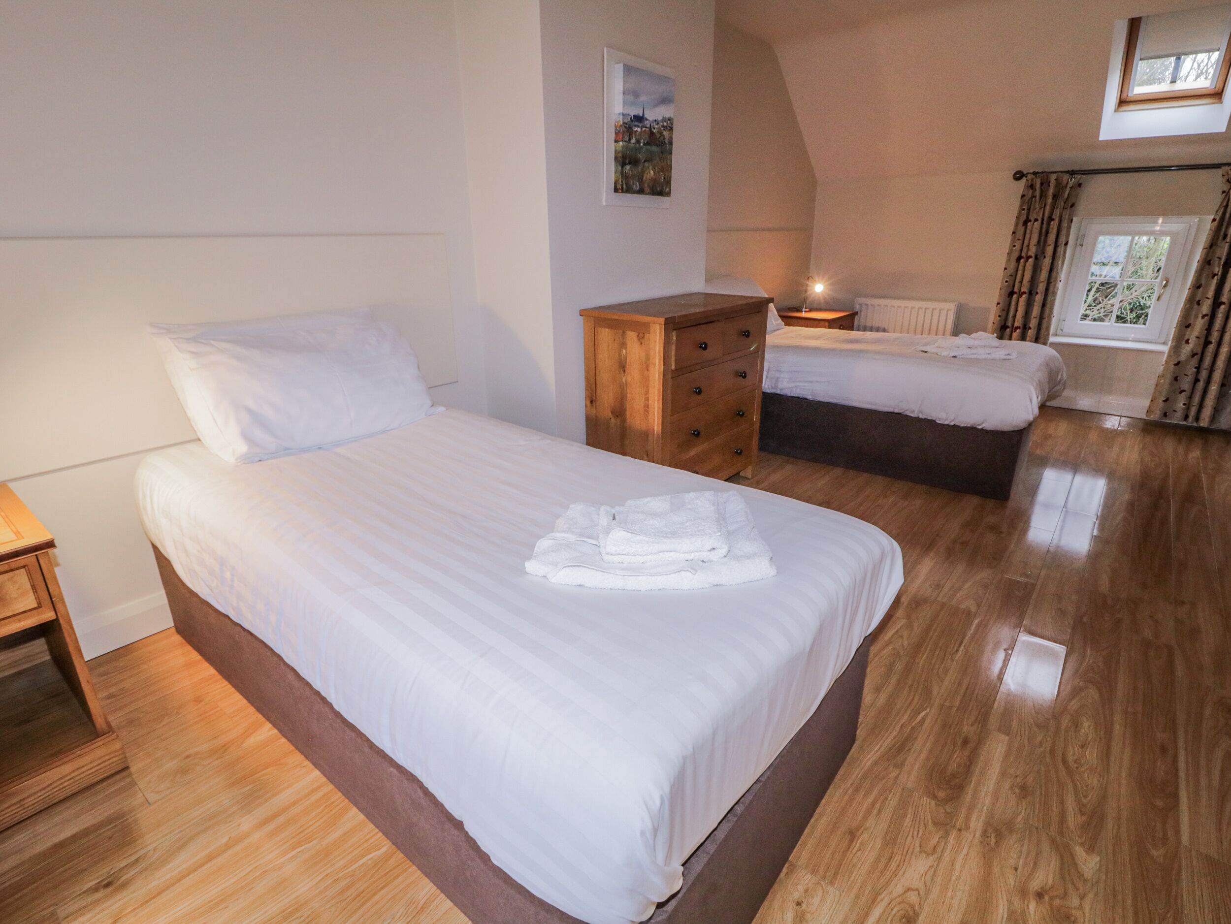 4 bedrooms, individually decorated, individually furnished, free WiFi