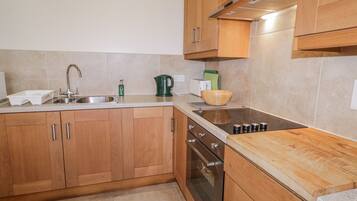 Lava-louças, talheres/pratos/utensílios de cozinha