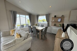 Living area - Golf Village 27 with Hot Tub (Mablethorpe, Lincs.)