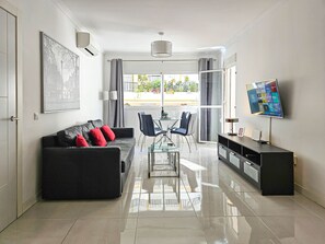 TV - Apartment in centre of La Cala, 200 metres from beach (Mijas Costa)