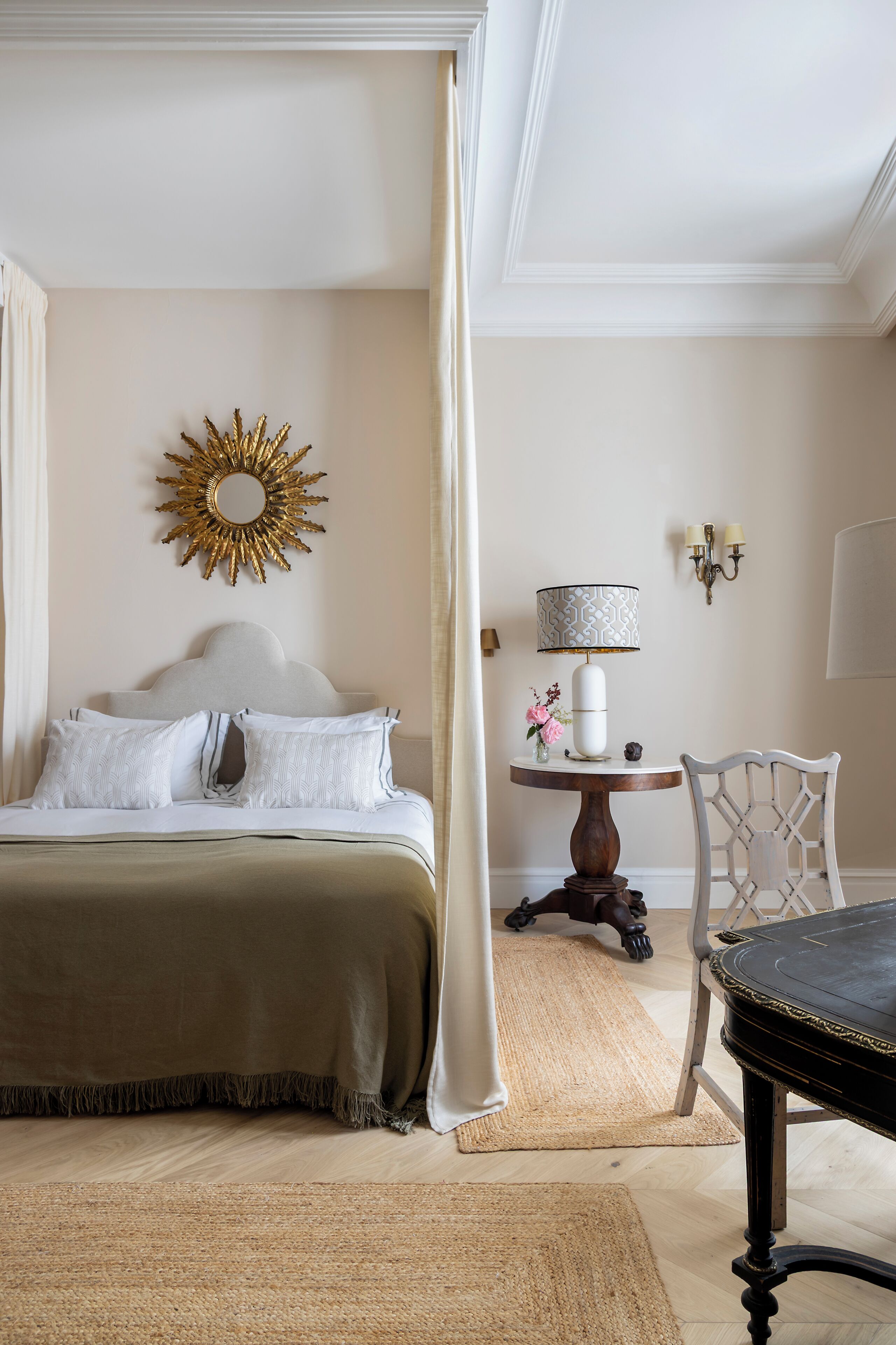 Habitación cuádruple junior | Ropa de cama de alta calidad y edredones de plumas