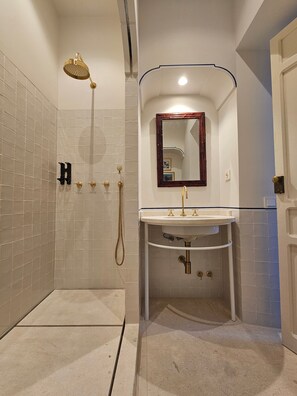 Traditional Double Room | Bathroom