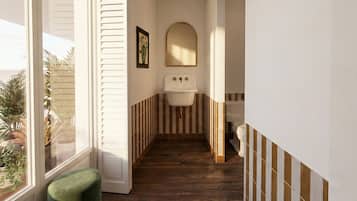 Kahden hengen huone, kaupunkinäköala | Kylpyhuone | Ilmaiset hygieniatuotteet, saippua, sampoo, vessapaperi