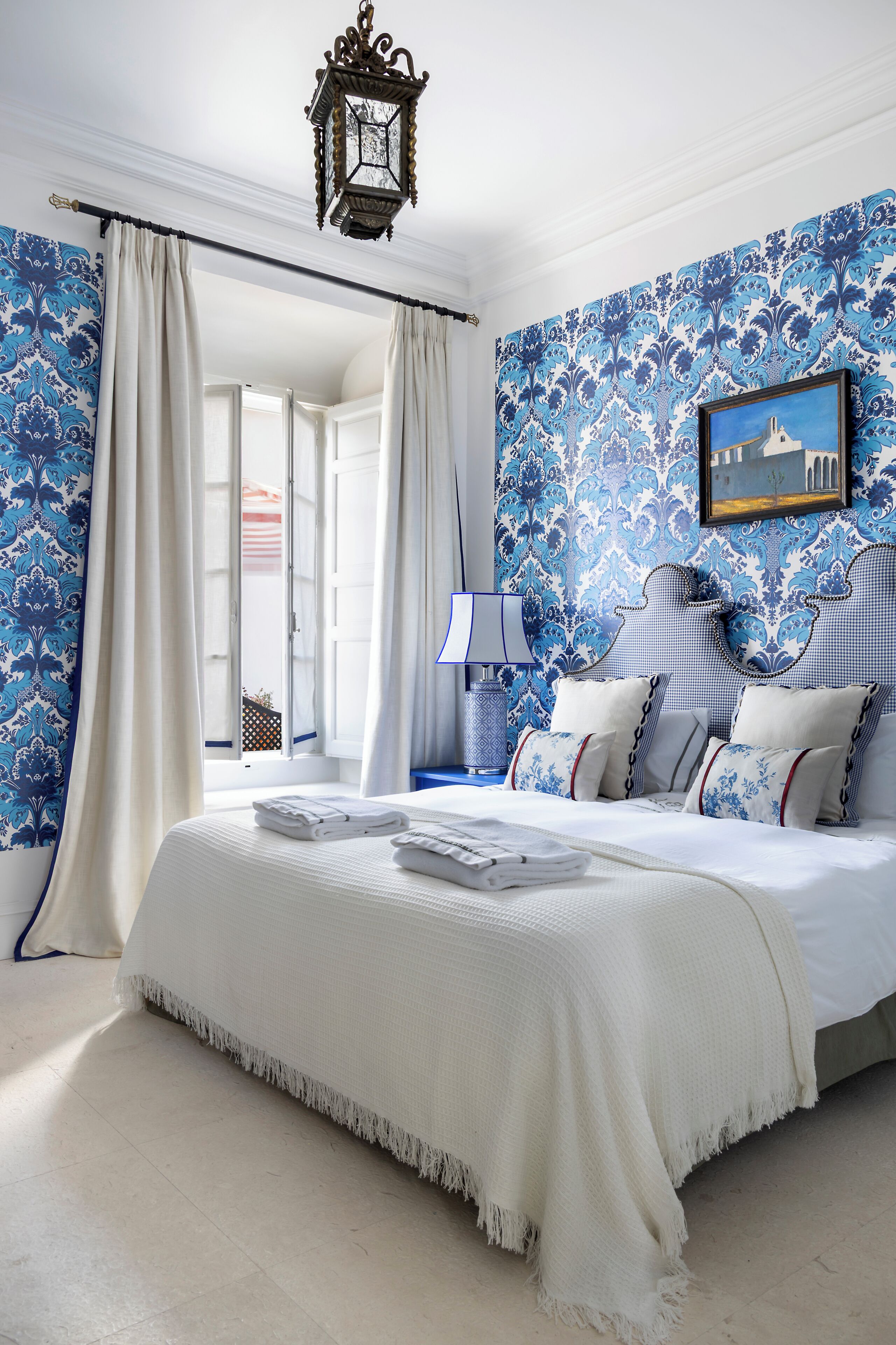 Habitación de diseño doble | Ropa de cama de alta calidad y edredones de plumas