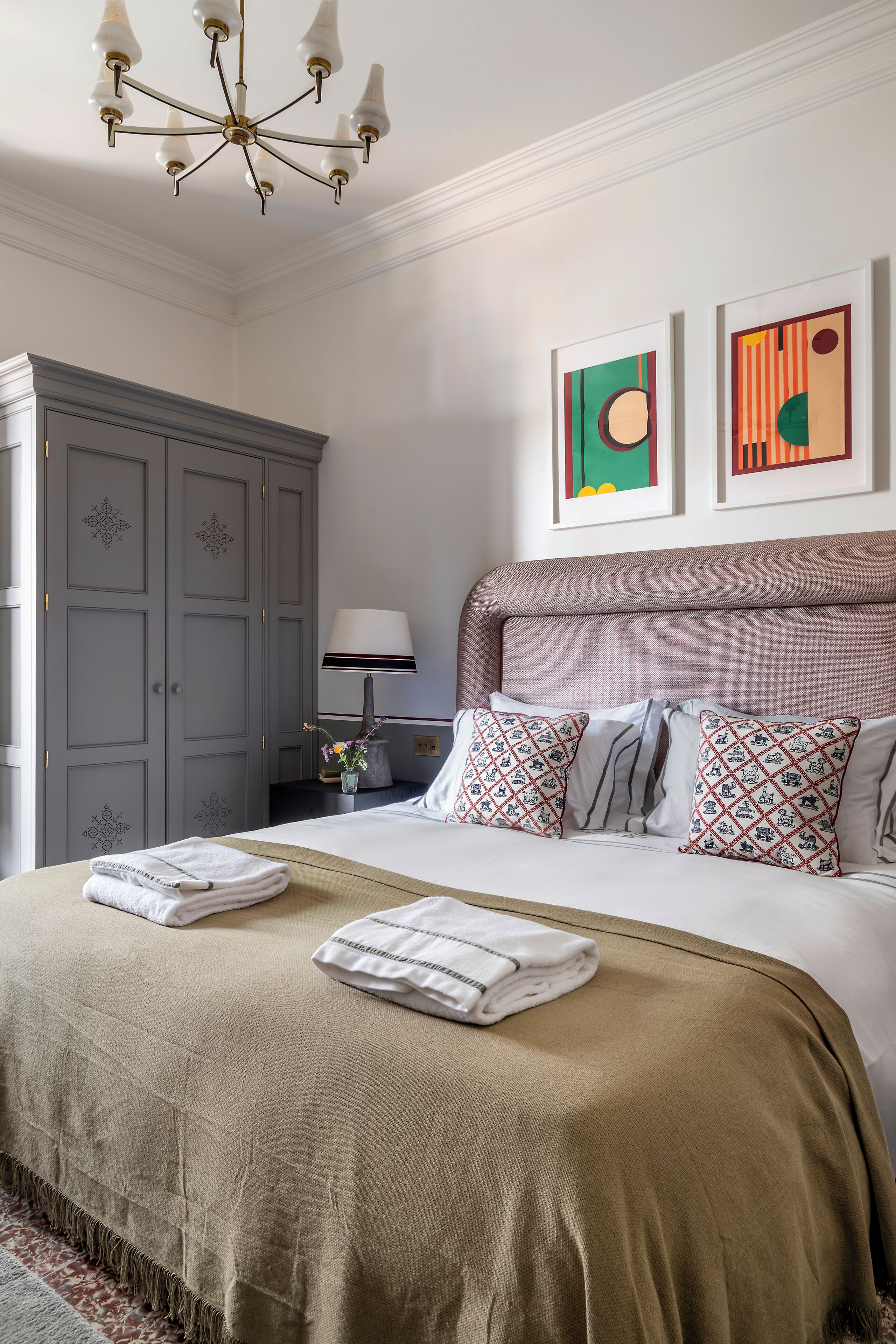 Habitación superior | Ropa de cama de alta calidad y edredones de plumas