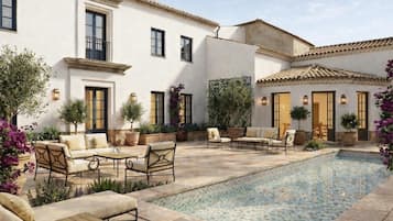 Kauden mukainen ulkouima-allas