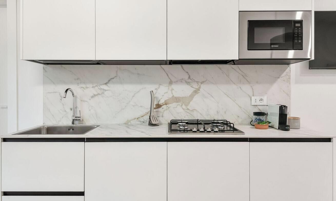 Kühlschrank, Mikrowelle, Geschirrspüler, Toaster