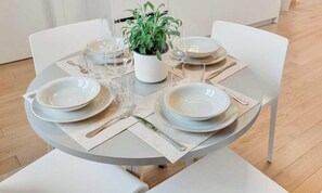 Dining - Welcome to Le Dimore dei Fiori,your corner of paradise in the heart of La Spezia with our renovated apartments, designed to offer you a stay in comfort and style.Each apartment is tastefully furnished, combining modern and functional elements to make you (La Spezia)